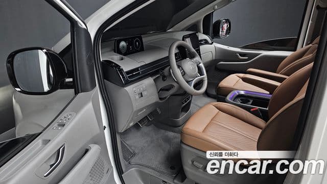 Hyundai Staria Inspiration, 2025 11