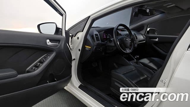 Kia K3 Trendy, 2013 11