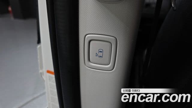 Hyundai Staria Modern, 2023 17