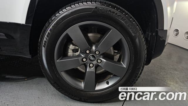 Land Rover Defender (L663) 110 P300 X-Dynamic SE, 2024 все фото