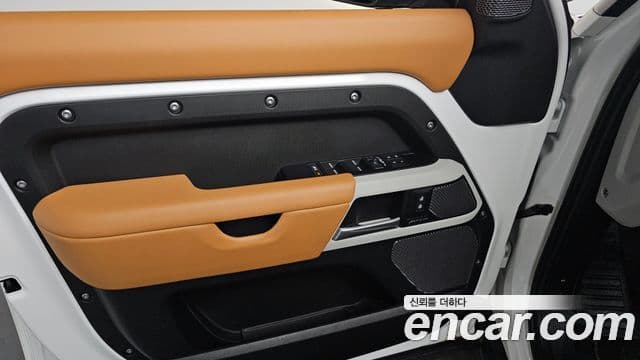 Land Rover Defender (L663) 110 P300 X-Dynamic SE, 2024 17