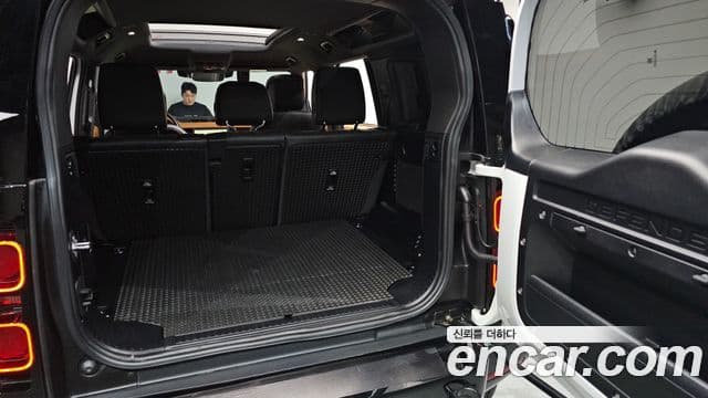 Land Rover Defender (L663) 110 P300 X-Dynamic SE, 2024 20