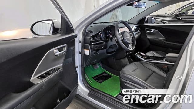 Kia Niro Plus Light (таксомоторный тип), 2023 10