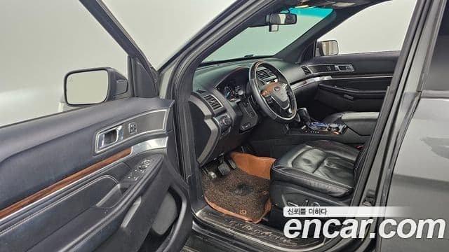 Ford Explorer 5세대, 2016 10