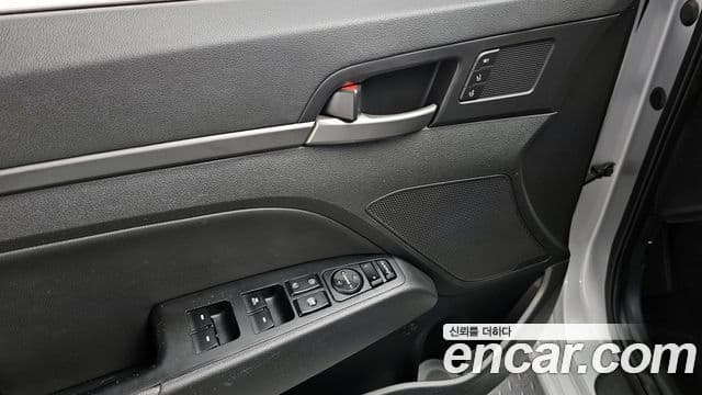 Hyundai Avante AD Modern, 2018 17