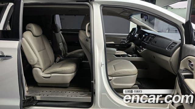 Kia All New Carnival Prestige, 2016 10