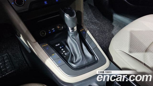 Hyundai Avante AD 1.6 e-VGT Smart, 2017 9