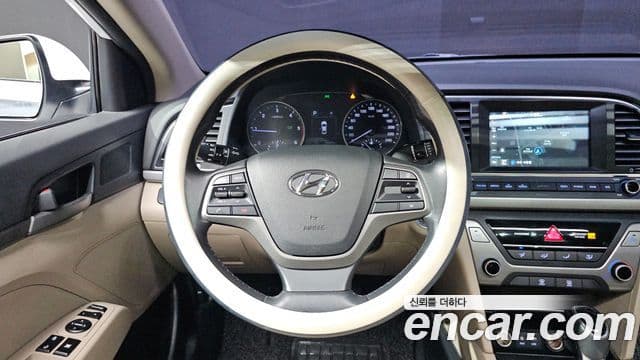 Hyundai Avante AD 1.6 e-VGT Smart, 2017 11