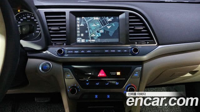 Hyundai Avante AD 1.6 e-VGT Smart, 2017 12