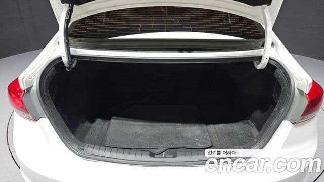 Hyundai Avante AD 1.6 e-VGT Smart, 2017 20