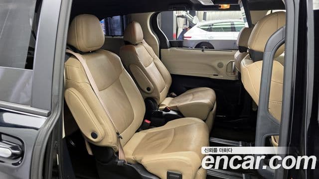 Toyota Sienna 4세대, 2021 12