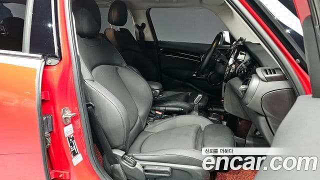 Mini Cooper 3세대, 2024 10