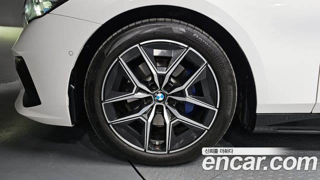 BMW 5시리즈 (G60) 523d xDrive M Sport, 2025 все фото
