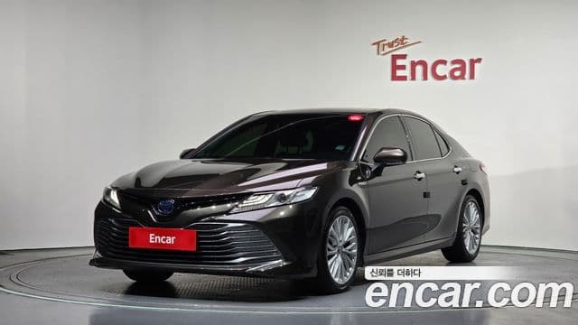 Toyota 캠리 (XV70) 2.5 XLE гибрид, 2018 1