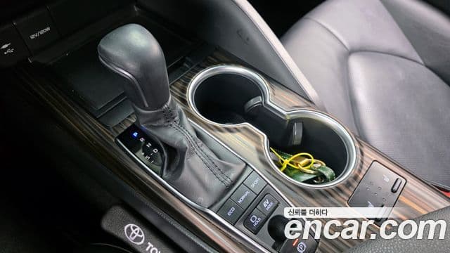 Toyota 캠리 (XV70) 2.5 XLE гибрид, 2018 9