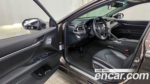 Toyota 캠리 (XV70) 2.5 XLE гибрид, 2018 10