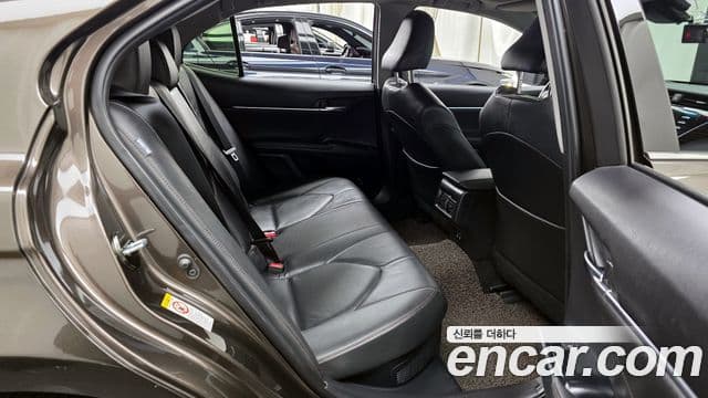 Toyota 캠리 (XV70) 2.5 XLE гибрид, 2018 12