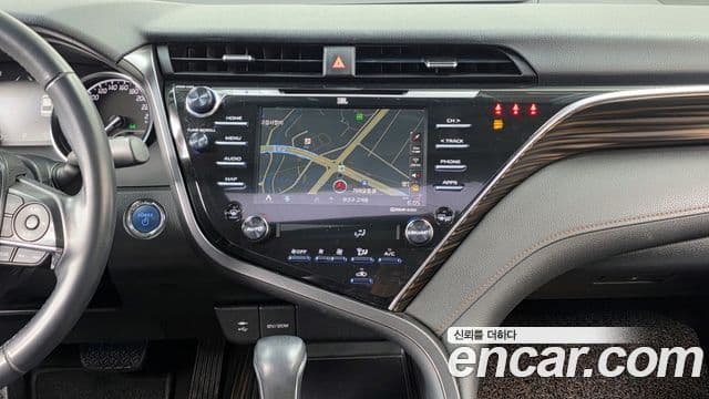 Toyota 캠리 (XV70) 2.5 XLE гибрид, 2018 14