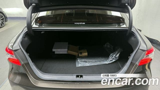 Toyota 캠리 (XV70) 2.5 XLE гибрид, 2018 20