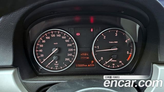 BMW 3시리즈 (E90) 320d седан чёрный And белый, 2011 8