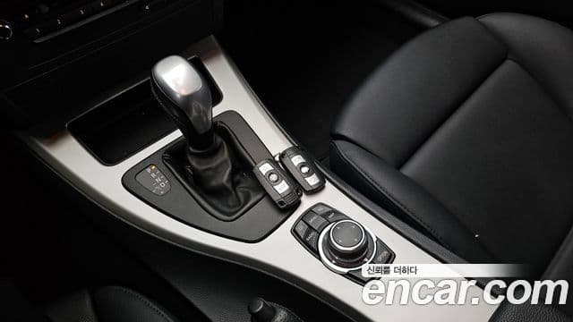 BMW 3시리즈 (E90) 320d седан чёрный And белый, 2011 9