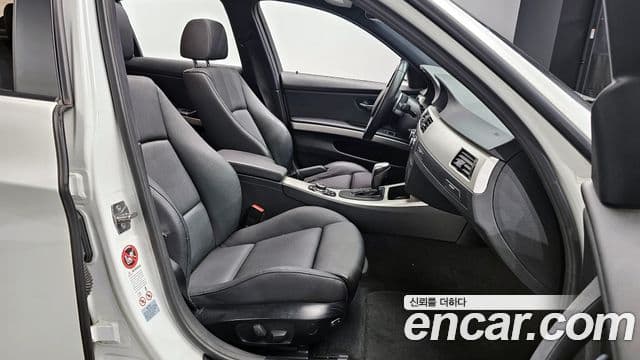 BMW 3시리즈 (E90) 320d седан чёрный And белый, 2011 10