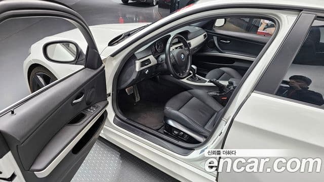 BMW 3시리즈 (E90) 320d седан чёрный And белый, 2011 11