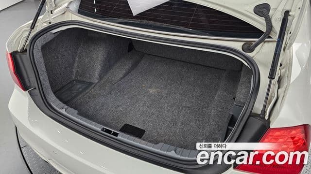 BMW 3시리즈 (E90) 320d седан чёрный And белый, 2011 20