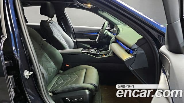 BMW 5시리즈 (G60) 520i M Sport, 2025 10