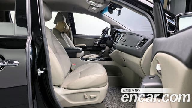 Kia The / новый New Carnival VIP, 2019 10