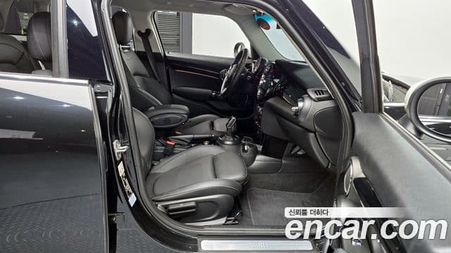 Mini Cooper 3세대, 2023 10