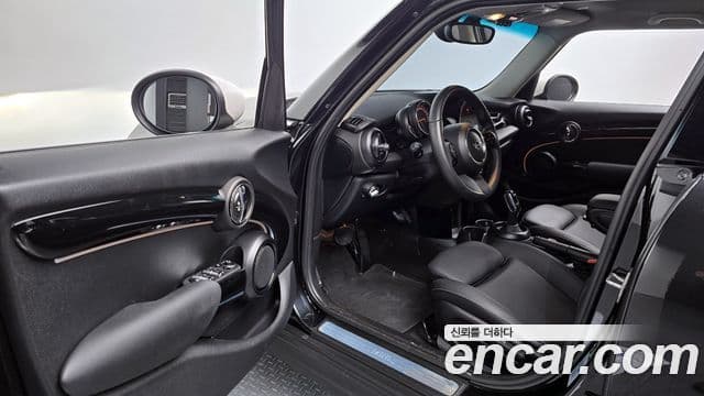 Mini Cooper 3세대, 2023 11