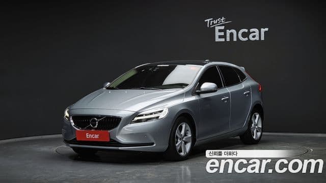 Volvo V40 2세대, 2017 1