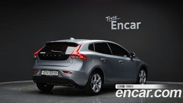 Volvo V40 2세대, 2017 2