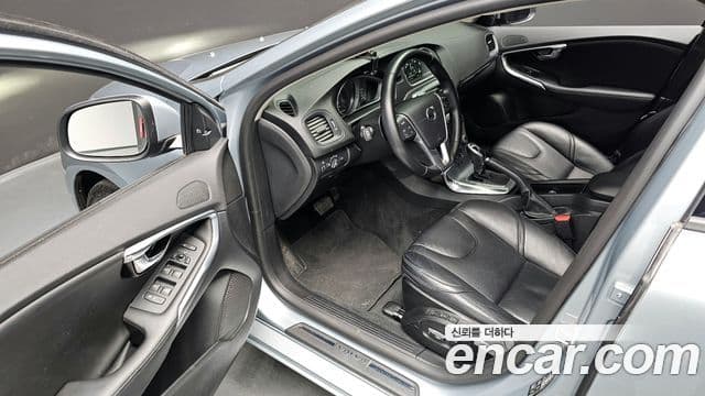 Volvo V40 2세대, 2017 12