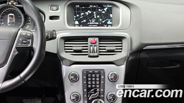 Volvo V40 2세대, 2017 14