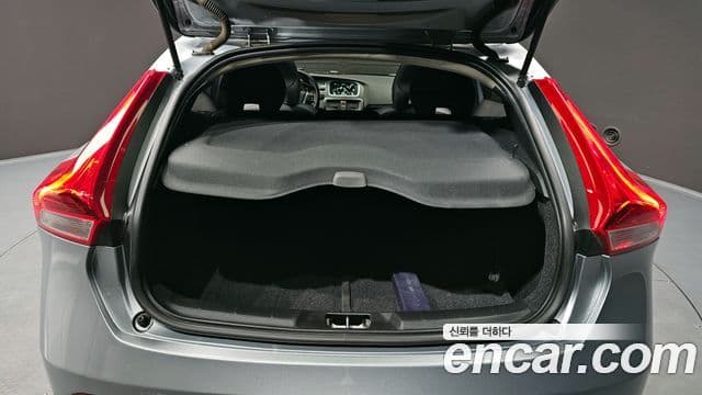 Volvo V40 2세대, 2017 20