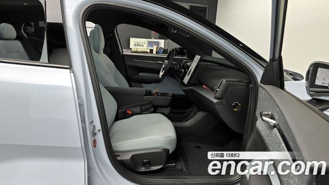 Volvo EX30 Ultra, 2025 10