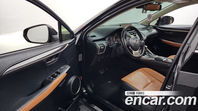 Lexus NX300h Executive, 2020 10