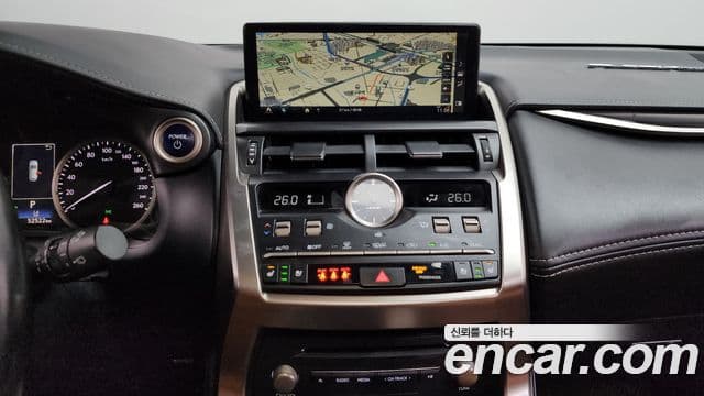 Lexus NX300h Executive, 2020 15