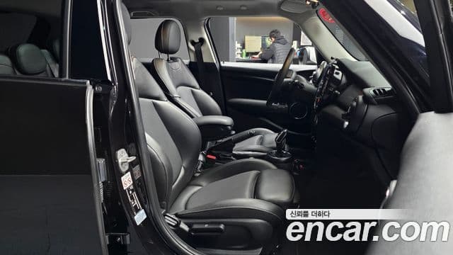 Mini Cooper 3세대, 2021 11