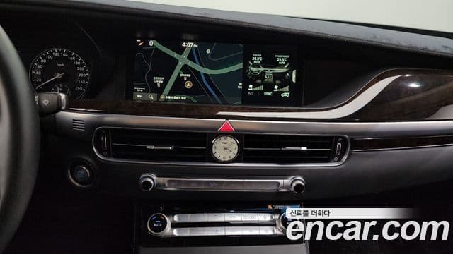 Genesis G90 Premium Luxury, 2020 15