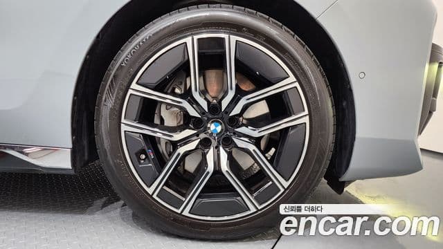 BMW 7시리즈 (G70) 740i xDrive M Sport, 2025 все фото