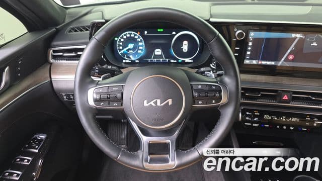 Kia K5 гибрид 3세대 Signature, 2023 14