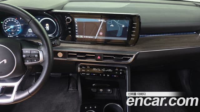 Kia K5 гибрид 3세대 Signature, 2023 15