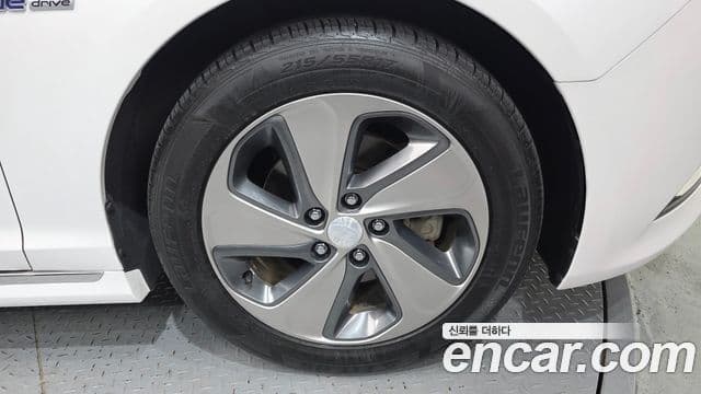 Hyundai LF Sonata гибрид Modern, 2016 все фото