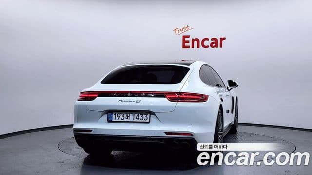 Porsche Panamera (971), 2018 4