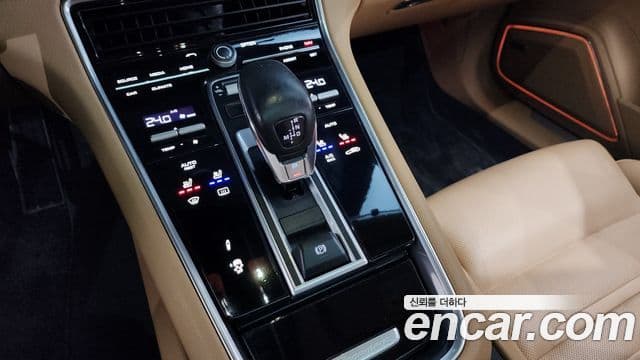 Porsche Panamera (971), 2018 9