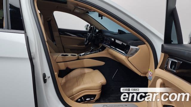 Porsche Panamera (971), 2018 11