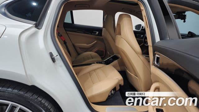 Porsche Panamera (971), 2018 12